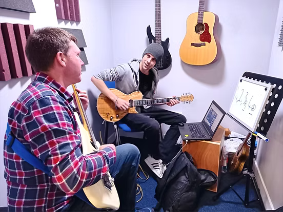 learning guitar beginner lessons mistakes self-taught